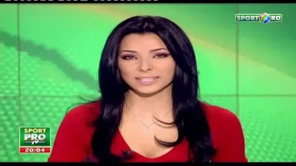 Asta DA cadou de Craciun pentru Cristea! Bianca a defilat imbracata in CRACIUNITA!