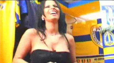 VIDEO: Adina Barbu s-a combinat cu martienii! Cea mai sexy socios din Romania