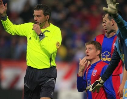 SCANDAL cu tusierul de la Napoli - Steaua! A fost acuzat de MITA dupa ce a ajutat-o pe Steaua in 1-1 cu Dinamo Kiev
