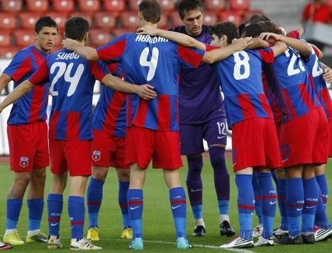 Steaua se umple de bani daca se califica! Ce prime au jucatorii daca scot un egal la Napoli