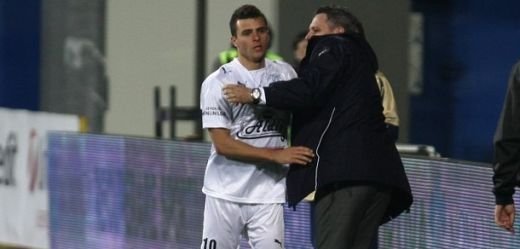 Dinamo vrea un fundas care a jucat la Munchen! Rapid e favorita sa-l ia pe Moraes: E prieten cu Sumudica