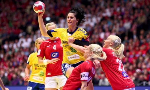 SUPER FOTO! IN LACRIMI: Asa s-au bucurat jucatoarele nationalei dupa primul BRONZ de la Euro! Vezi cifrele Romaniei!_3