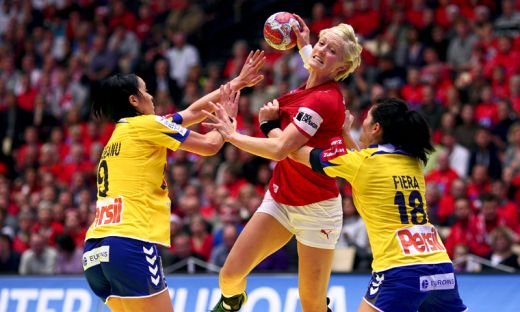 SUPER FOTO! IN LACRIMI: Asa s-au bucurat jucatoarele nationalei dupa primul BRONZ de la Euro! Vezi cifrele Romaniei!_6