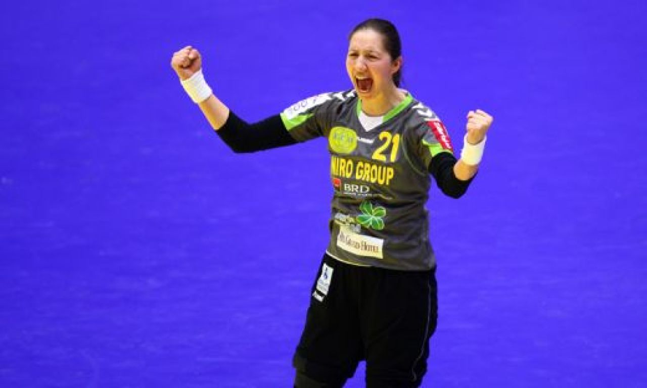 SUPER FOTO! IN LACRIMI: Asa s-au bucurat jucatoarele nationalei dupa primul BRONZ de la Euro! Vezi cifrele Romaniei!_8
