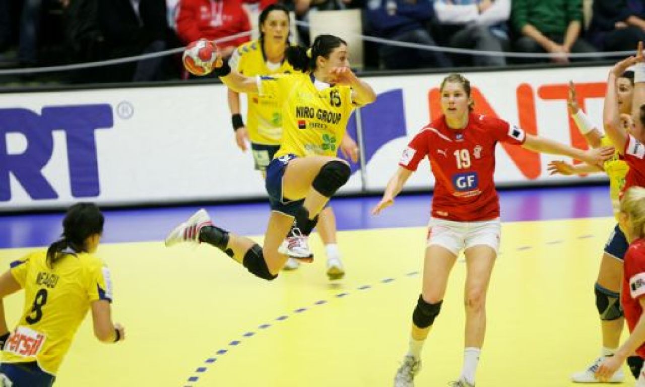 SUPER FOTO! IN LACRIMI: Asa s-au bucurat jucatoarele nationalei dupa primul BRONZ de la Euro! Vezi cifrele Romaniei!_11