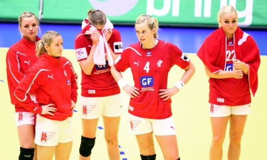 SUPER FOTO! IN LACRIMI: Asa s-au bucurat jucatoarele nationalei dupa primul BRONZ de la Euro! Vezi cifrele Romaniei!_10
