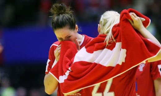 SUPER FOTO! IN LACRIMI: Asa s-au bucurat jucatoarele nationalei dupa primul BRONZ de la Euro! Vezi cifrele Romaniei!_12