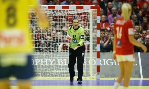 SUPER FOTO! IN LACRIMI: Asa s-au bucurat jucatoarele nationalei dupa primul BRONZ de la Euro! Vezi cifrele Romaniei!_16