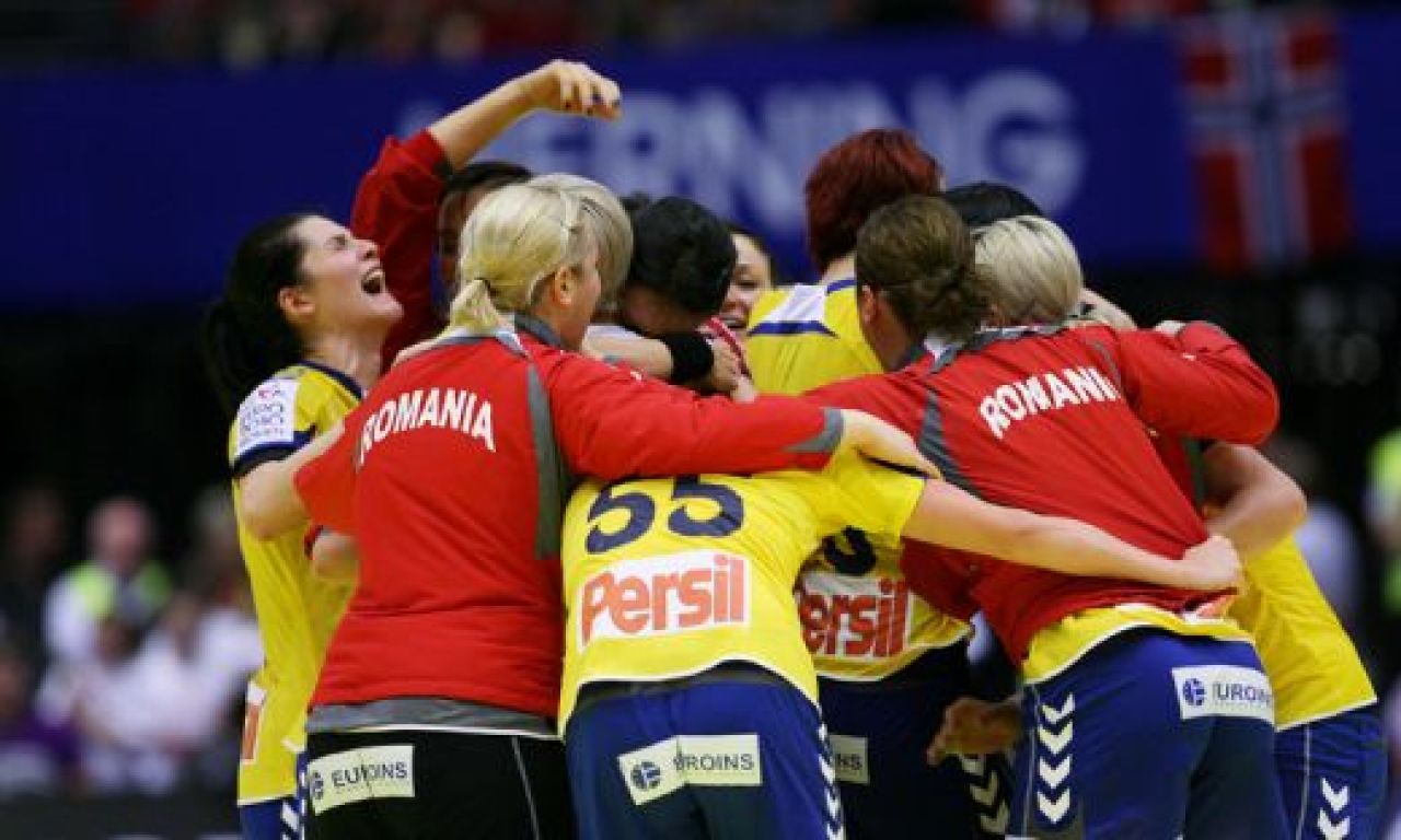 SUPER FOTO! IN LACRIMI: Asa s-au bucurat jucatoarele nationalei dupa primul BRONZ de la Euro! Vezi cifrele Romaniei!_18