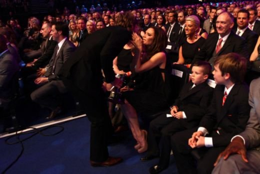 FOTO: Asa nu l-ai mai vazut niciodata! David Beckham a plans ca un copil cand a luat premiu pentru intreaga cariera!_4