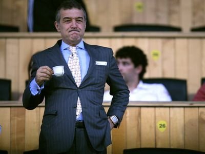 Becali a primit 1000 de colindatori la Palat! Vezi ce cadou le-a facut jucatorilor: