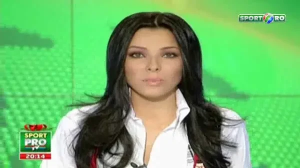 FOTO / Iti vine sa crezi? Acoperisul stadionului lui Schalke, GAURIT de zapada!