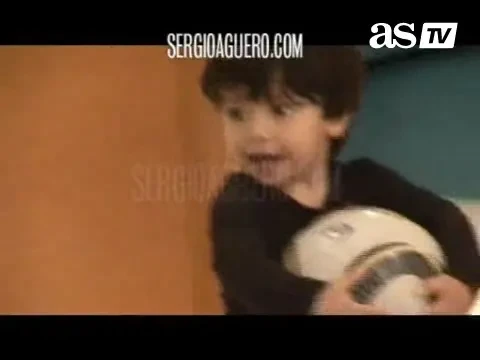 Noua genaratie de Mardona: vezi ce scheme stie la doi ani nepotul lui Maradona!