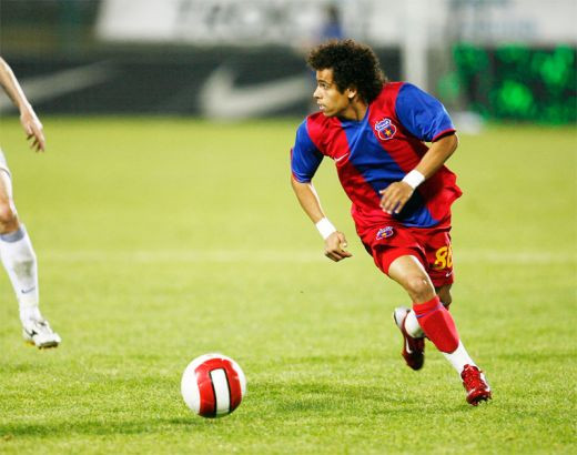 Meme a reusit sa bage Steaua in Cartea Recordurilor in primul mandat! Elton este in TOP 3 cei mai mici sportivi din ISTORIE_13