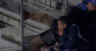 Ramas fara echipa, Cartu se reprofileaza: "As face reclama la termopane!" :)