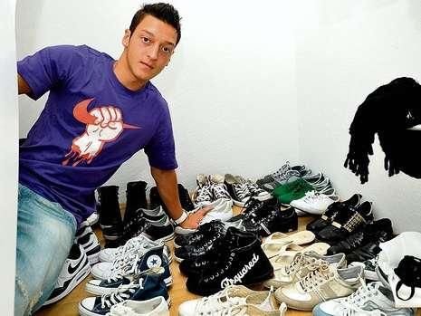 SUPER FOTO! Cum arata casa de 350.000 euro a noului star de la Real, Mesut Ozil!