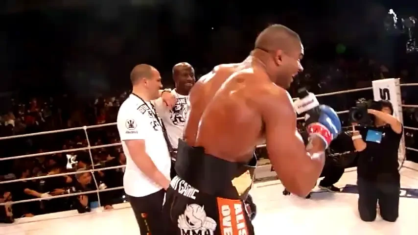 VIDEO: Alistair Overeem a INTRAT in Cartea Recordurilor! Vezi cum