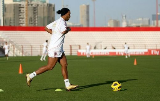 Ronaldinho&nbsp; isi oficializeaza azi transferul in Brazilia! Vezi la ce echipa ajunge!