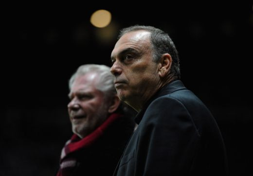 Un manager din Premier League si-a cerut scuze fanilor PE MAIL dupa o infrangere cu 5-0! Ar face la fel un antrenor din Liga I?