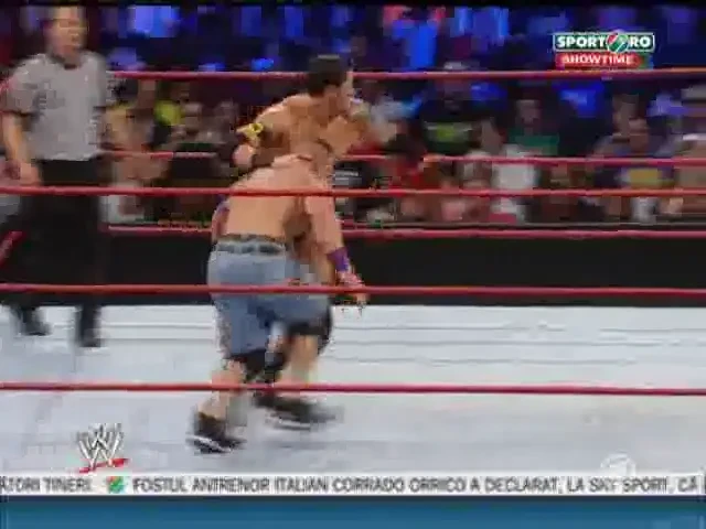 VIDEO: Dulce razbunare! John Cena l-a STRIVIT pe Wade Barrett cu scaunele de otel!