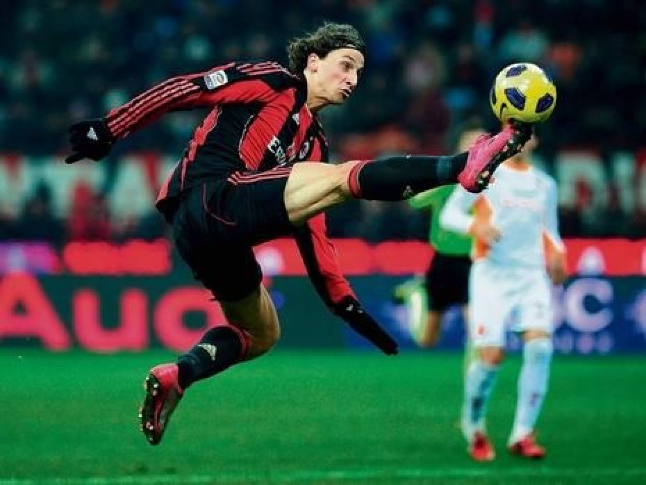 Barcelona are cea mai mare medie de spectatori din Europa! Bundesliga domina TOP 30! Vezi aici:_21