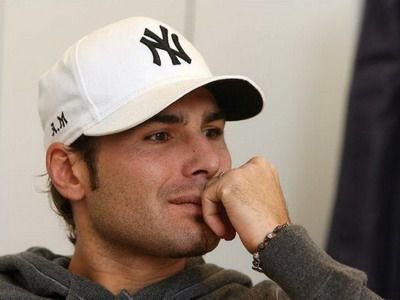 Fiorentina il considera pe Mutu o masea stricata si nu vrea sa-i mai plateasca salariul! VEZI cu cine negociaza Mutu!