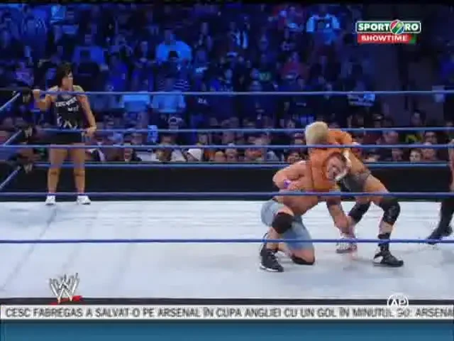 VIDEO: John Cena A SARUTAT-O pe Vickie Guerrero! Apoi a fost atacat DIN NOU de CM Punk!