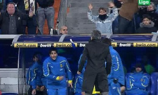 VIDEO! Mourinho s-a bucurat alaturi de FIUL SAU la golul lui Kaka! Vezi cum s-au isterizat oficialii lui Villarreal!
