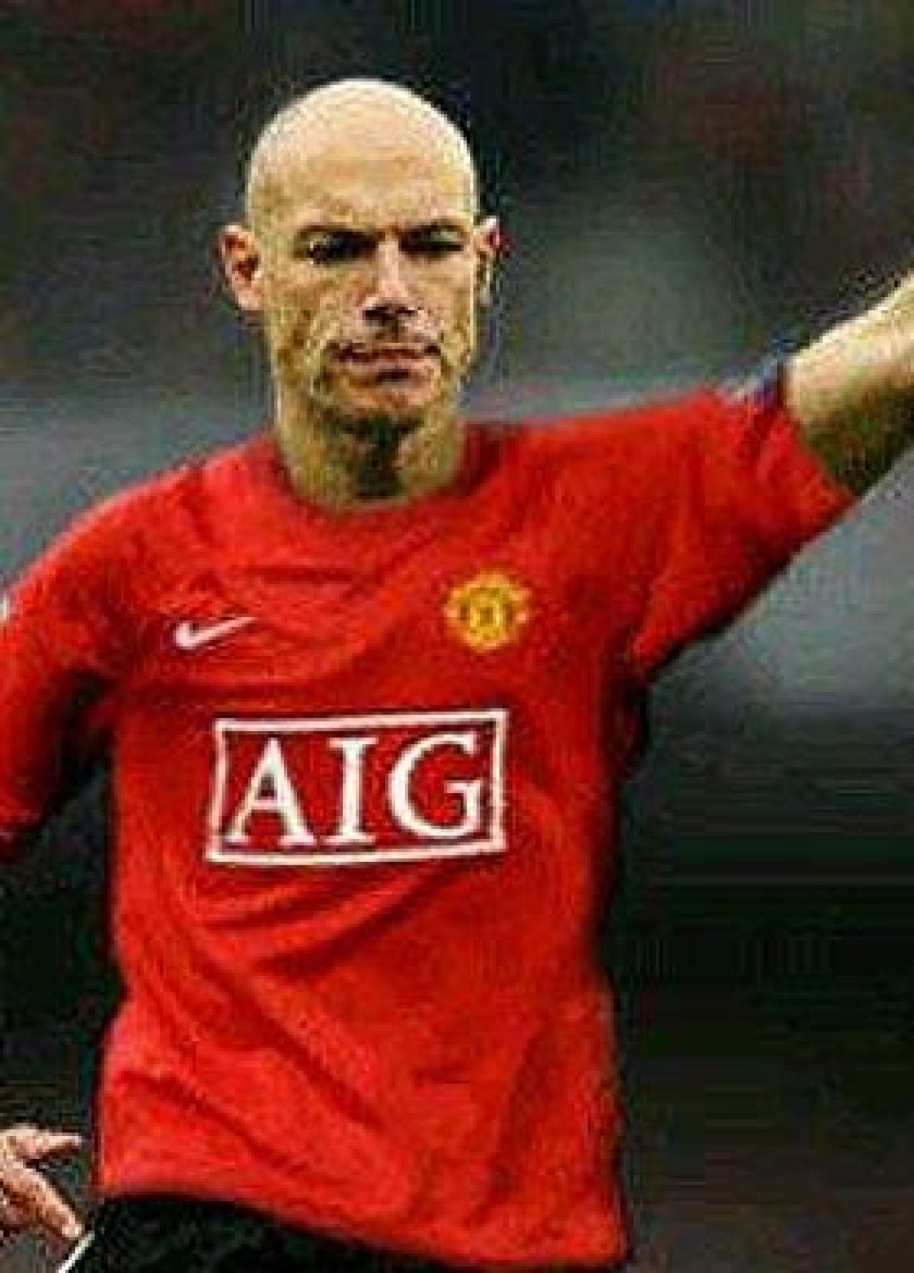 FOTO / Babel a postat poze pe Twitter cu arbitrul Howard Webb in tricoul lui Manchester United!_1