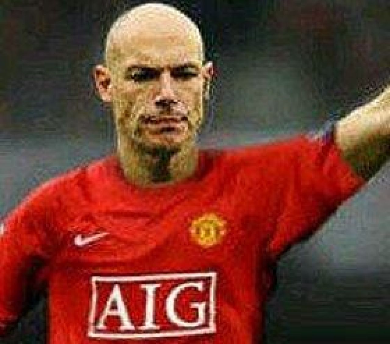 FOTO / Babel a postat poze pe Twitter cu arbitrul Howard Webb in tricoul lui Manchester United!_2