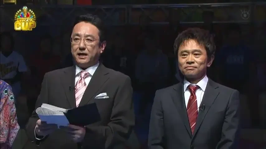 VIDEO: S-a intamplat si asta! Overeem batut de 3 fotbalisti japonezi