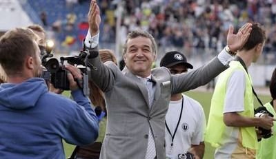 Mesaj catre Becali: Lacatus trebuie lasat sa-si faca treaba. Isi pierde autoritatea asupra jucatorilor