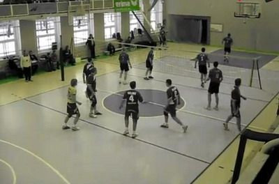 VIDEO / Cea mai TARE lovitura de la volei... mingea a ajuns in cosul de baschet!