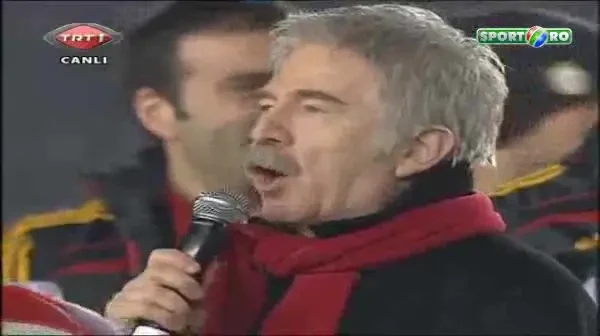 VIDEO EMOTIONANT! Hagi, in lacrimi la ultimul meci de pe stadionul pe care a luat Cupa UEFA cu Galata!
