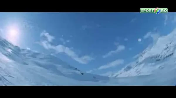 Ultima NEBUNIE: snowboard pe un varf la 2500 m altitudine! Vezi imagini uluitoare: