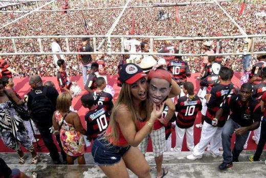 VIDEO SENZATIONAL! Zeci de mii de fani la prezentarea lui Ronaldinho la Flamengo!