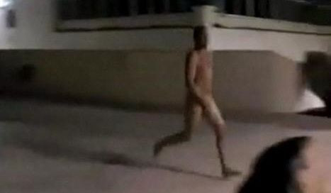 Cel mai amuzant clip din 2011! Cel mai PENIBIL exhibitionist vazut vreodata in sport! VIDEO :))