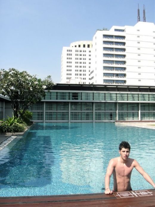 SUPER FOTO! Cum a petrecut Radut alaturi de iubita lui in Thailanda