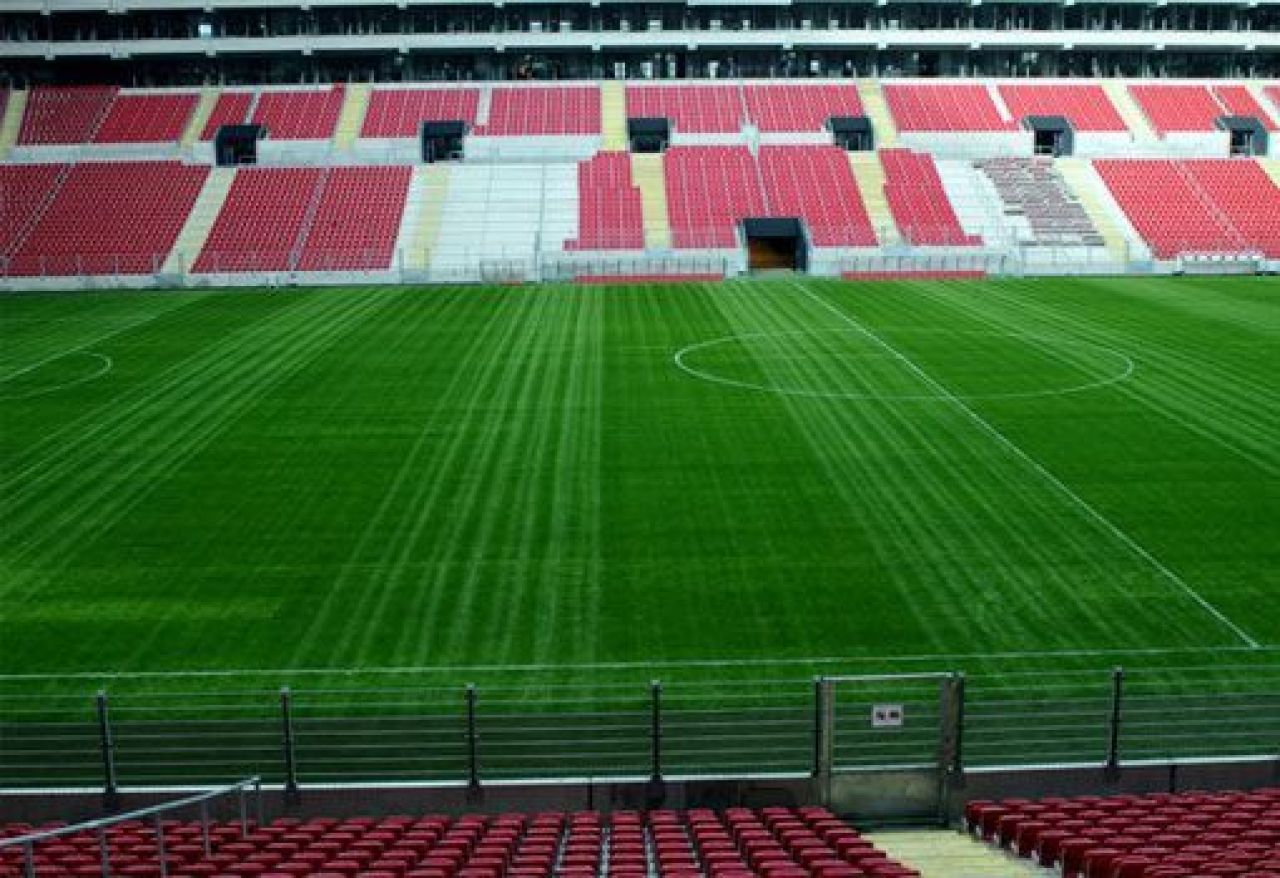 FOTO! Astea sunt cele mai tari stadioane din Europa de Est construite de romani!_45