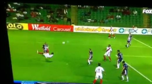 VIDEO GOL GENIAL! Bicicleta pe spate de la 11 metri!