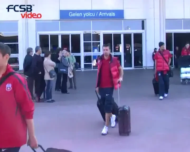 VIDEO / Steaua a ajuns in Antalya! Vezi cum s-au distrat jucatorii pe aeroport!