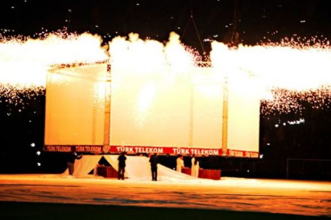 VIDEO / Hagi a inaugurat stadionul de 200 de milioane de euro al Galatei! Vezi ce SHOW au facut turcii!_12