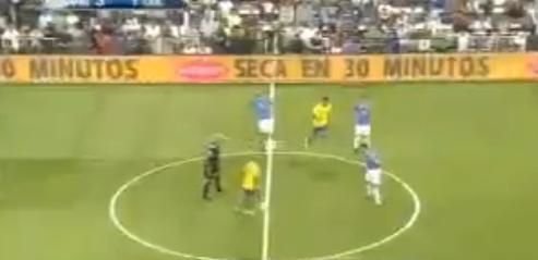 VIDEO Maradona, MAGIE cu mingea la 50 de ani! Vezi ce scheme a facut cu Valderrama!