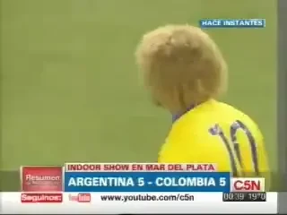VIDEO&nbsp; Maradona MAGIE cu mingea la 50 de ani! Vezi ce scheme a facut cu Valderrama.