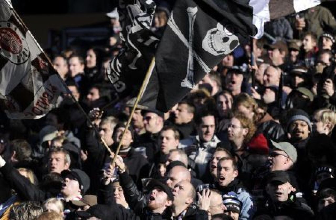 Fanii lui St Pauli au facut PLANGERE: nu mai vor striptease la stadion!_7