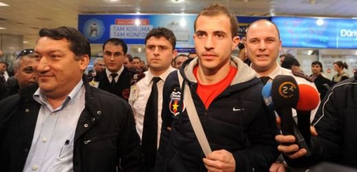 Castiga 2 milioane de euro pe an, dar in copilarie mergea cu vacile la pascut! Vezi AICI povestea lui Stancu:_3