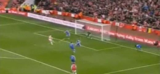 VIDEO: Interventia zilei in Premier League: reflexul care i-a FURAT un gol lui Van Persie! Olandezul s-a razbunat cu un hattrick: