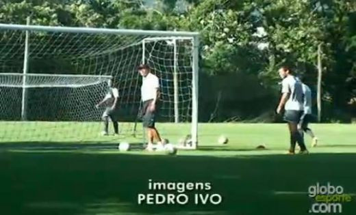 VIDEO GENIAL!!! Ronaldinho a inventat golul din spatele portii! Vezi cum a marcat asa de 3 ori la rand!
