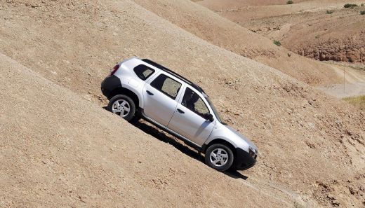 FOTO! Dacia vrea sa dea lovitura in 2011: Vezi cu ce schimbari vine Dusterul!_11