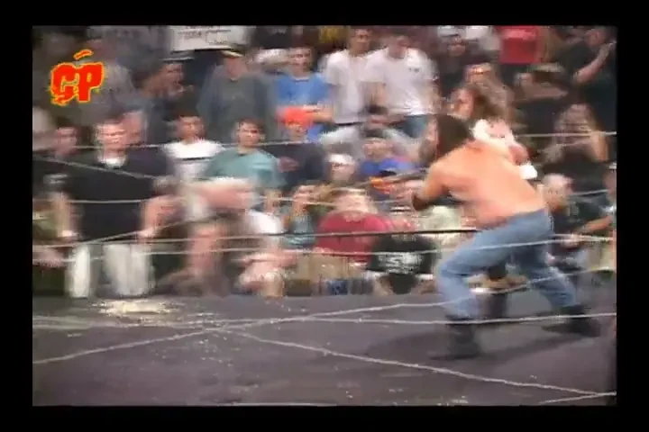 GROAZNIC: Ii sfasie carnea cu sarma ghimpata! Vezi imagini socante